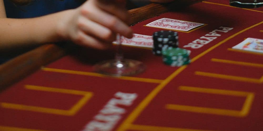 Vplyv Minimálnej Stávky na Blackjack Bankroll Management